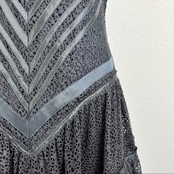 Gabrielle Strenesse Lace V Neck A Line Dress - Picture 2 of 10